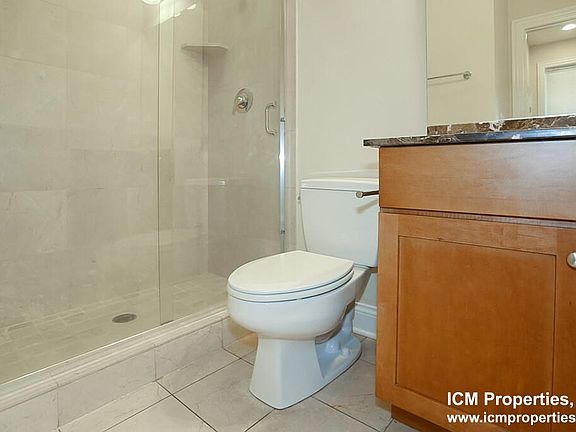 4th image of 1051 W Newport Ave #1