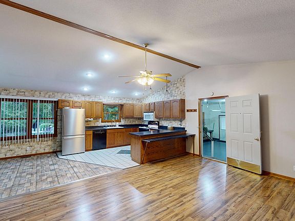 4th image of 104 Jonathon Dr