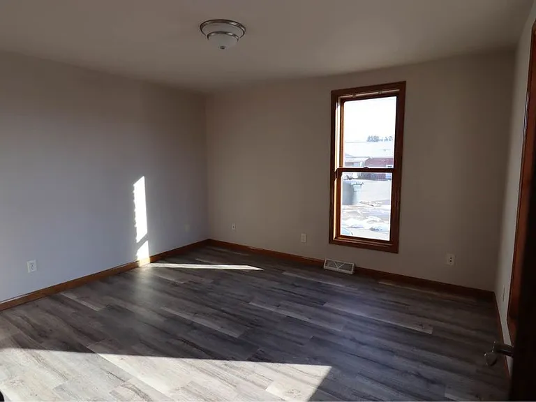 634 E Oshkosh St — Photo 3