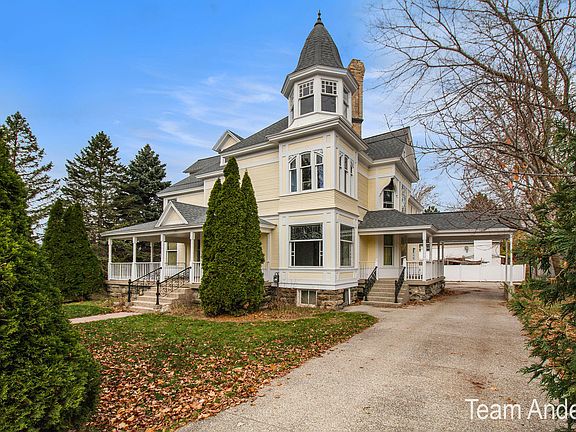 3rd image of 151 Boltwood Dr NE