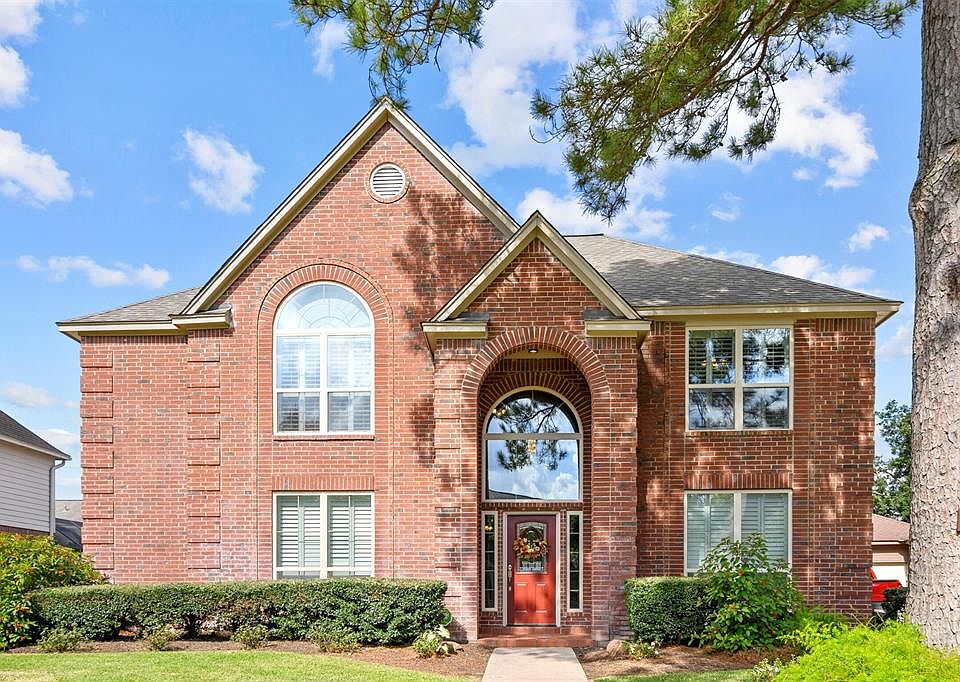 Nestled in the idyllic community of Memorial Northwest Estates within walking distance to Elementary School (Theiss) and Middle School (Doerre).