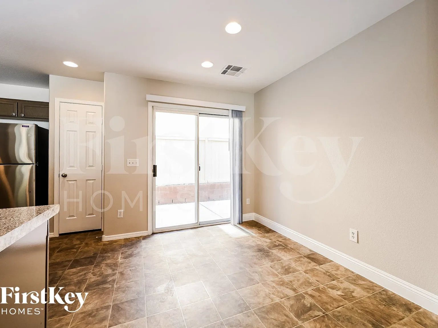 5 bed, 2.0 bath, 1937 sqft, $2,485 — Photo 4