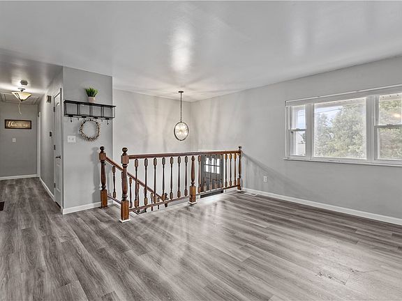 3rd image of 9848 Deerfield Dr