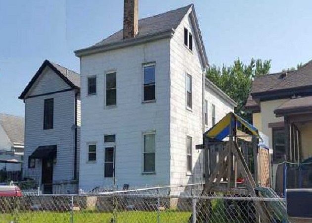 2nd image of 1921 Howell St