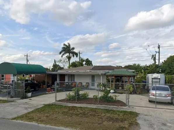 10945 Perry Dr, Miami, FL 33176