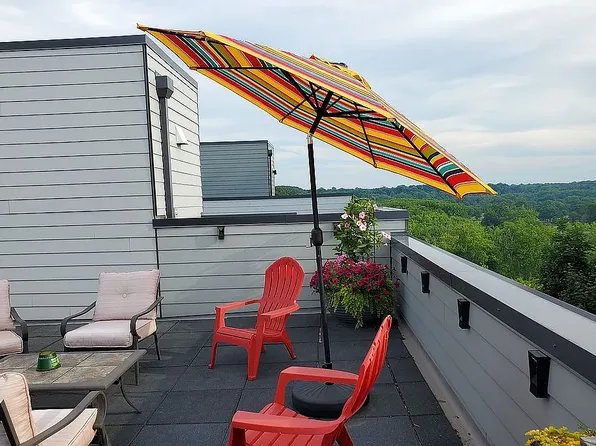 18875 Riversouth Ter #2, Fairview Park, OH 44126