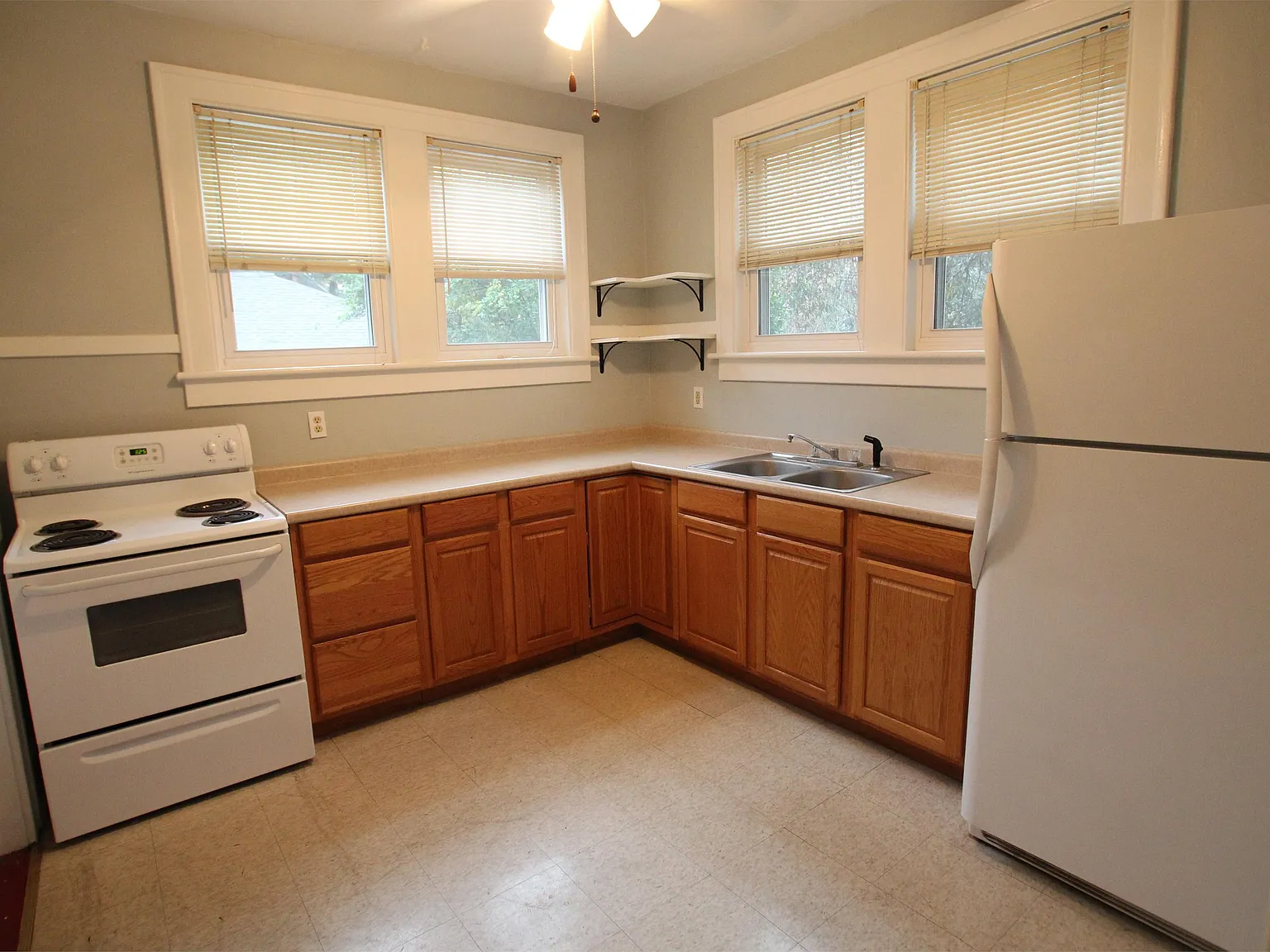 1 bed, 851 sqft, $1,350 — Photo 3