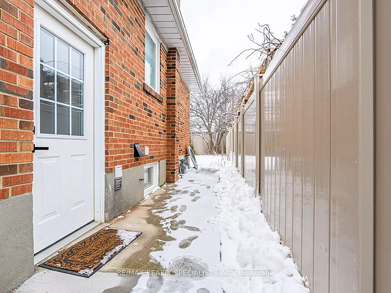 12 Deeth Dr #BASEMENT — Photo 3