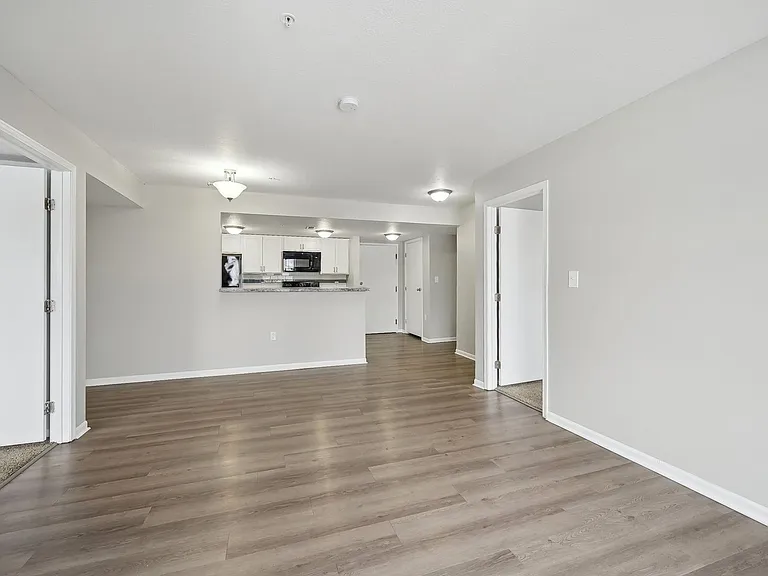 Somerset Place Apartments — Photo 31