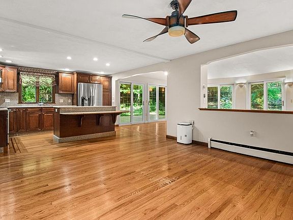 2nd image of 2075 Division Rd