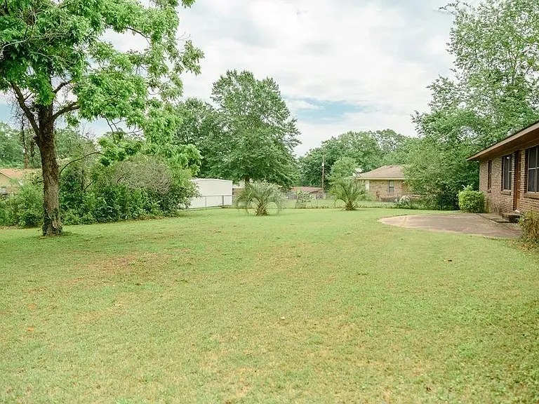 413 Christopher Dr — Photo 23