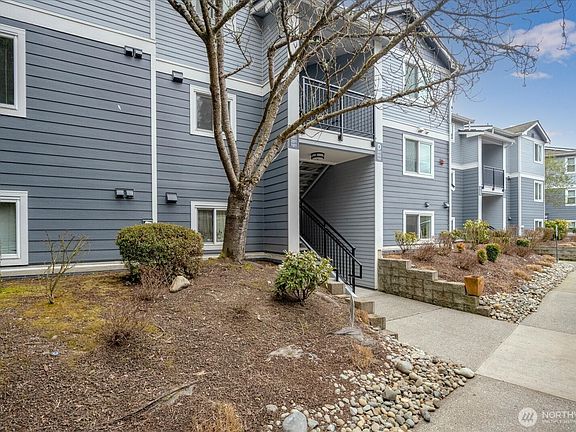 2nd image of 250 NW Dogwood Street #D102