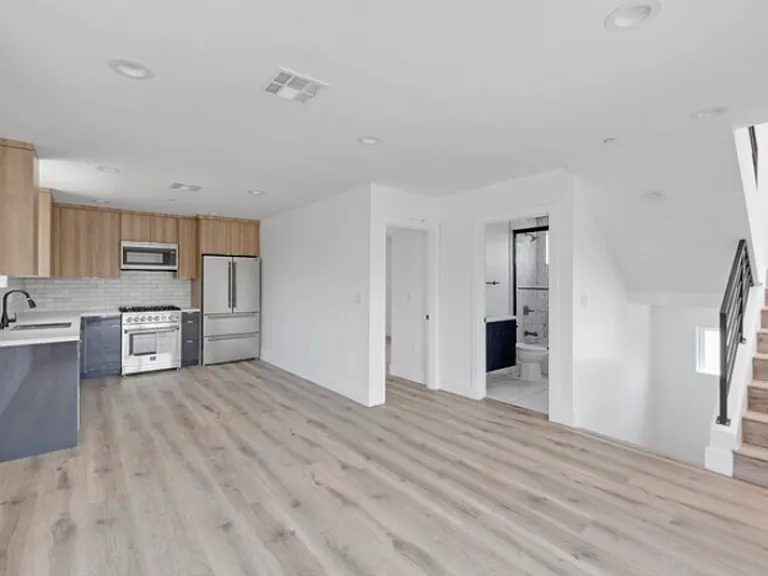 1146 N Sycamore Ave — Photo 5
