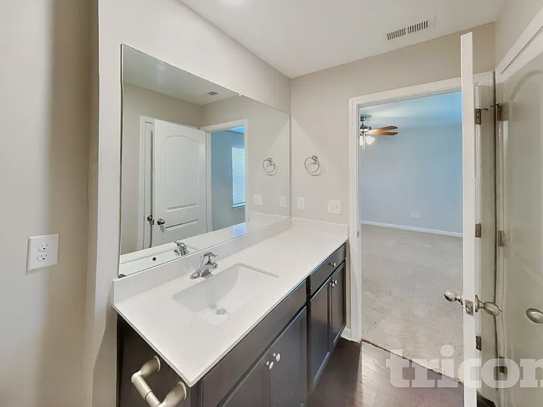 215 Kirkside Dr — Photo 9