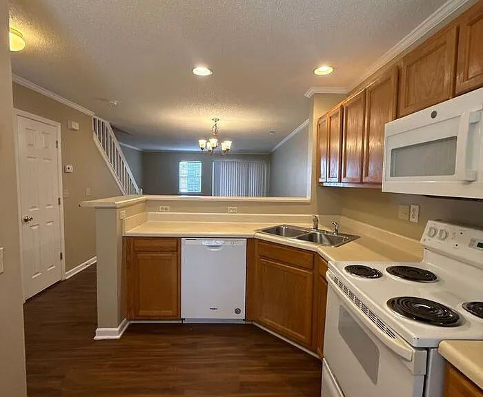12817 Sickles Dr — Photo 4