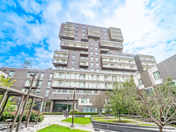 80 Vanauley St #203, Toronto, ON M5T 0C9