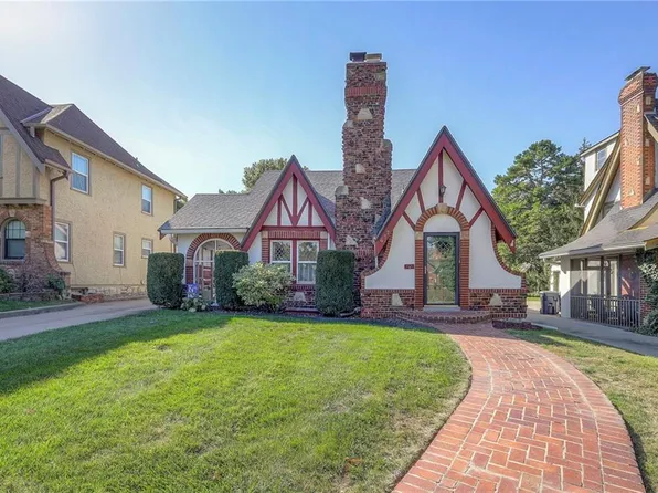 417 E Gregory Blvd, Kansas City, MO 64131