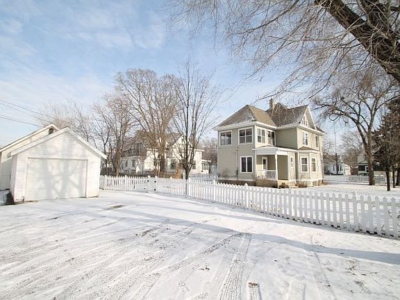 3rd image of 119 17th Ave S