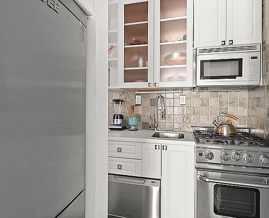 3rd image of 81 Irving Pl APT 3G