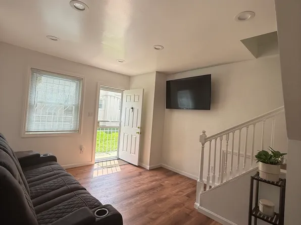 4500 Hunt Pl NE APT 2, Washington, DC 20019