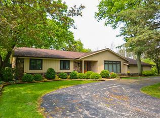 7325 N Pheasant Ln, River Hills, WI 53217