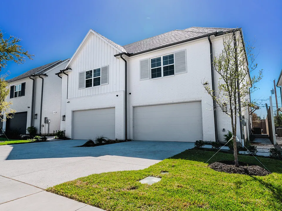 4627 March Ave