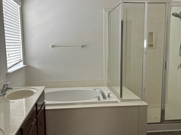 Royal Winchester Dr — Photo 24