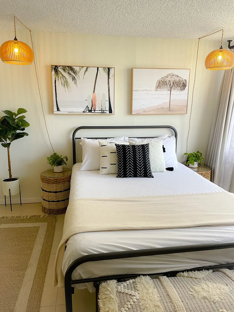 Modern Surf Chic Studio at Hawaiian Monarch — Photo 2