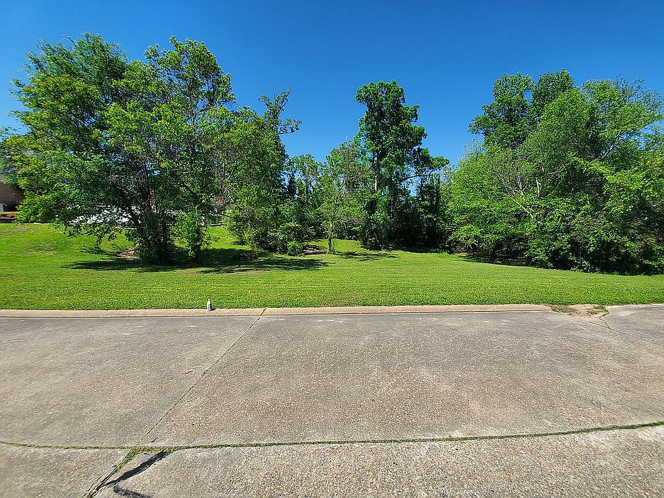 1st image of Chadwick Dr #17