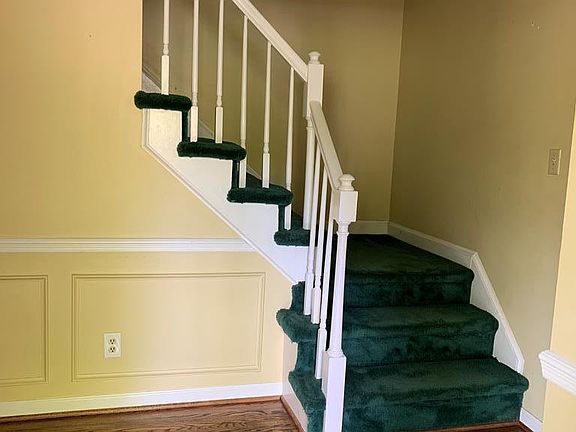 3rd image of 1725 Meadowview Ln