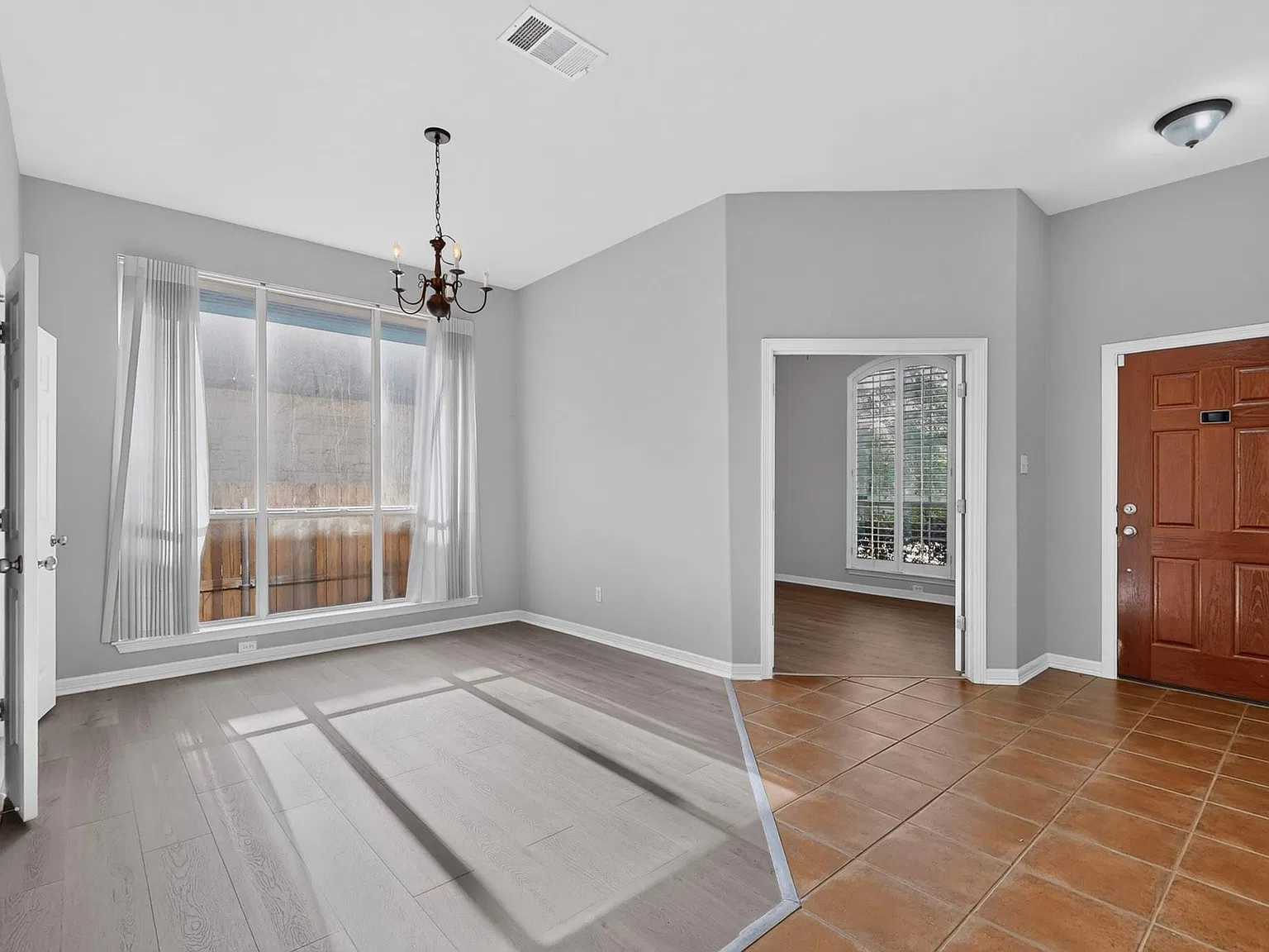 4 bed, 2.5 bath, 2597 sqft, $2,300 — Photo 4