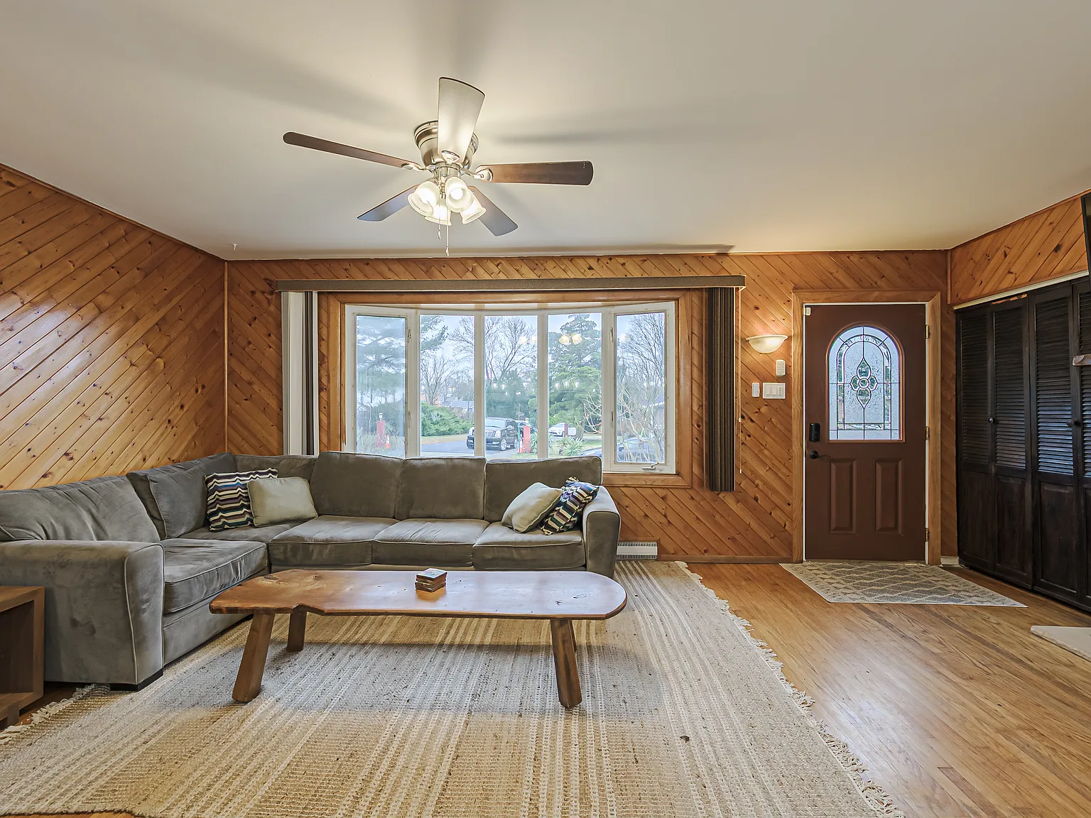 4 bed, 2.5 bath, 2156 sqft, $2,600 — Photo 3
