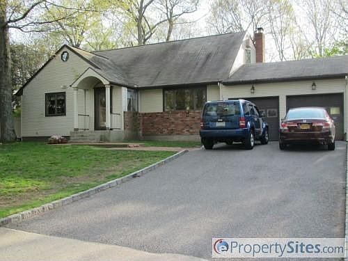 1st image of 15 Sherry Ln
