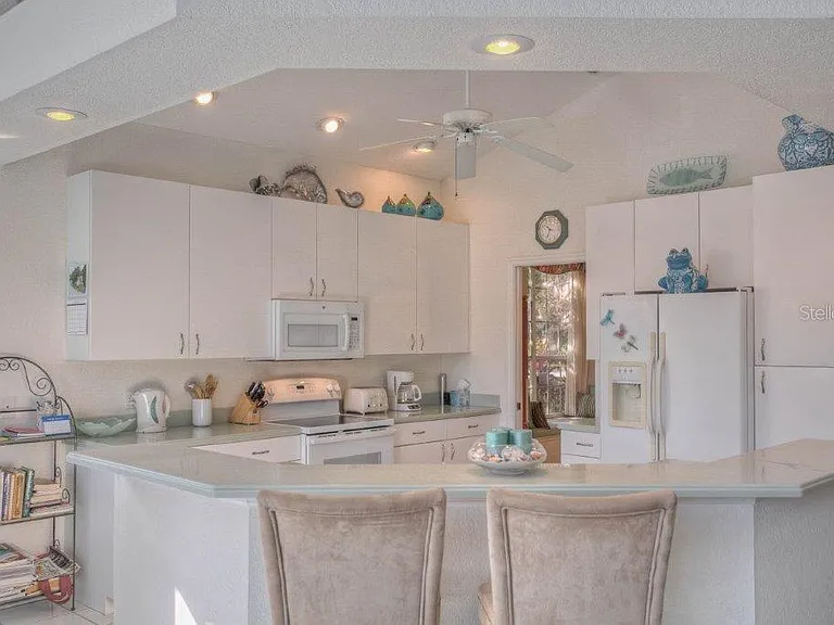 7101 Victoria Cir — Photo 10