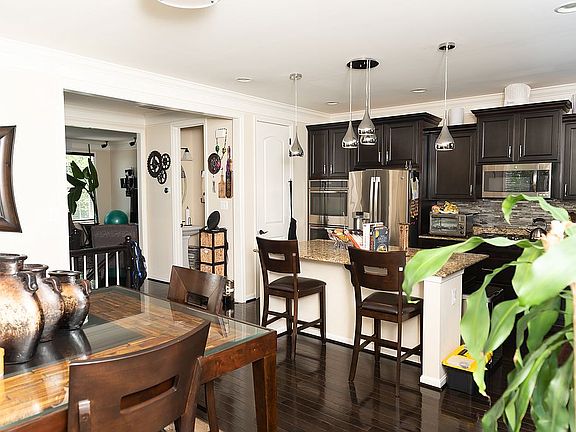 4th image of 200 Apricot St