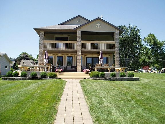 2nd image of 67 Lake Shore Dr