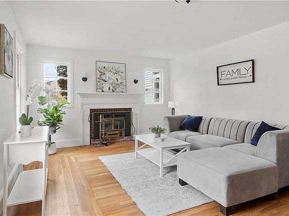3rd image of 2 Reservoir Ave