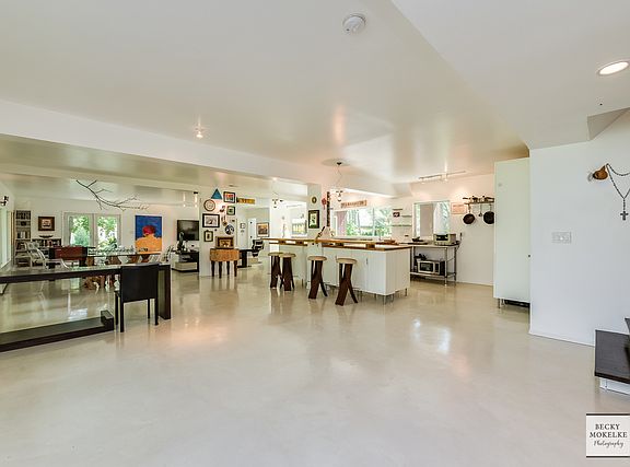 3rd image of 4224 Evergreen Dr