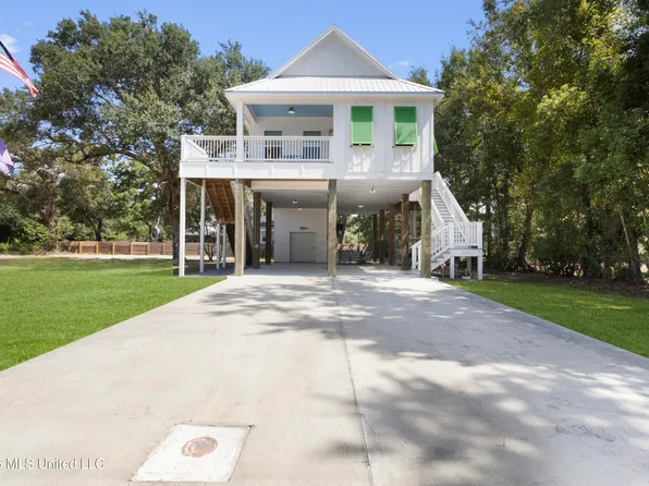 231 Leonhard Ave, Bay Saint Louis, MS 39520