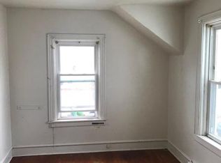 2221 N 2nd St APT 2, Clinton, IA 52732