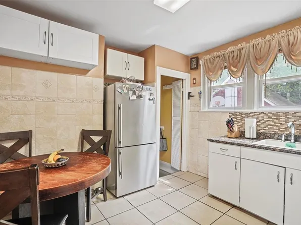 59-11 Fresh Pond Road image 10 of 17