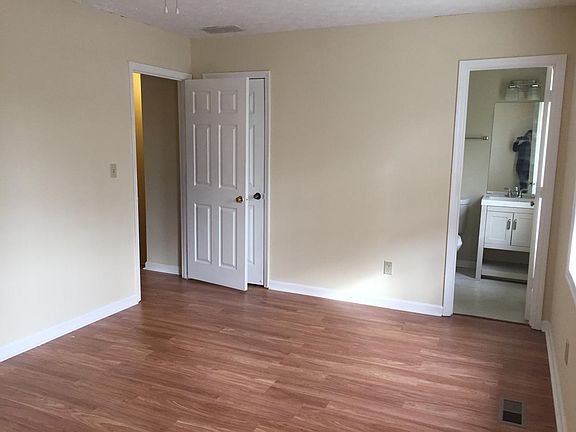 Master Bedroom Pic 1 (with bathroom)