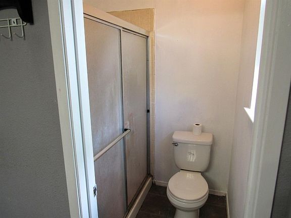 4th image of 2213 Newbury Cir