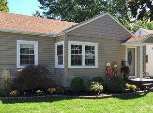 4247 W 220th St, Fairview Park, OH