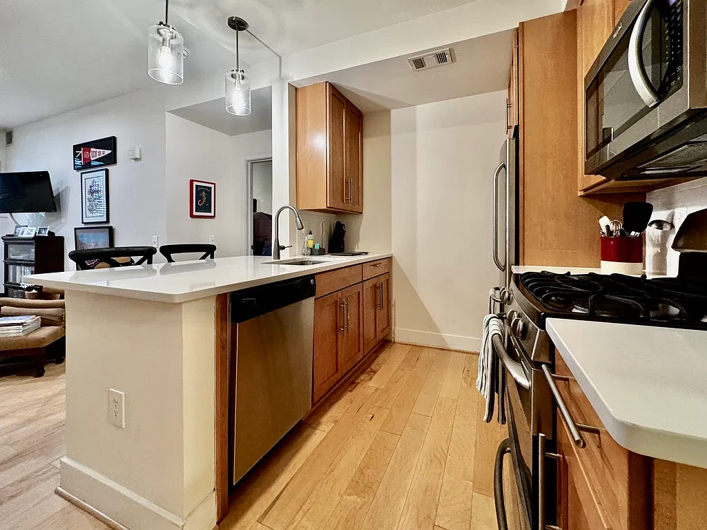 1 bed, 728 sqft, $2,800 — Photo 2