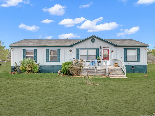 138 county road 2665, Devine, TX 78016