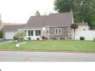 1011 Barlow St, Philadelphia, PA 19116