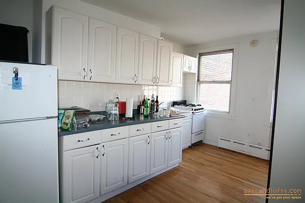 Rented by aptsandlofts.com | media 17