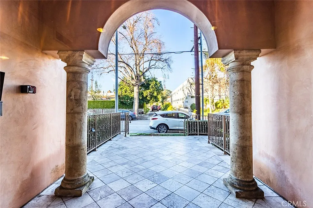 2 bed, 1300 sqft, $3,399 — Photo 3