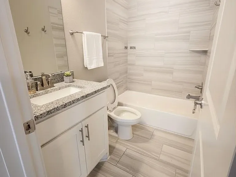 2705 Kennedy St — Photo 7